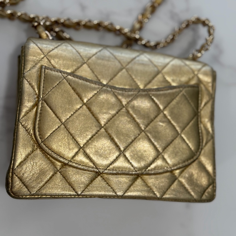 RARE CHANEL VINTAGE GOLD LAMBSKIN
CLASSIC SQUARE MINI FLAP BAG 24K GOLD PLATED - Picture 7 of 15